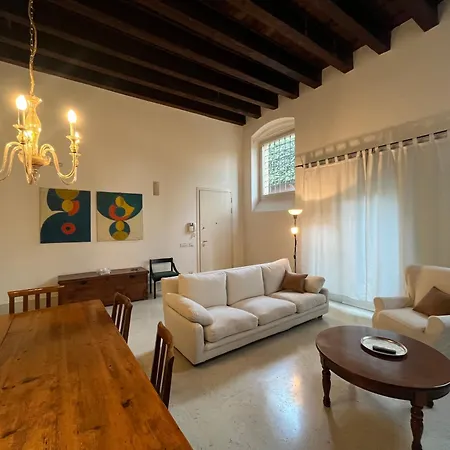 Loft Apartment *